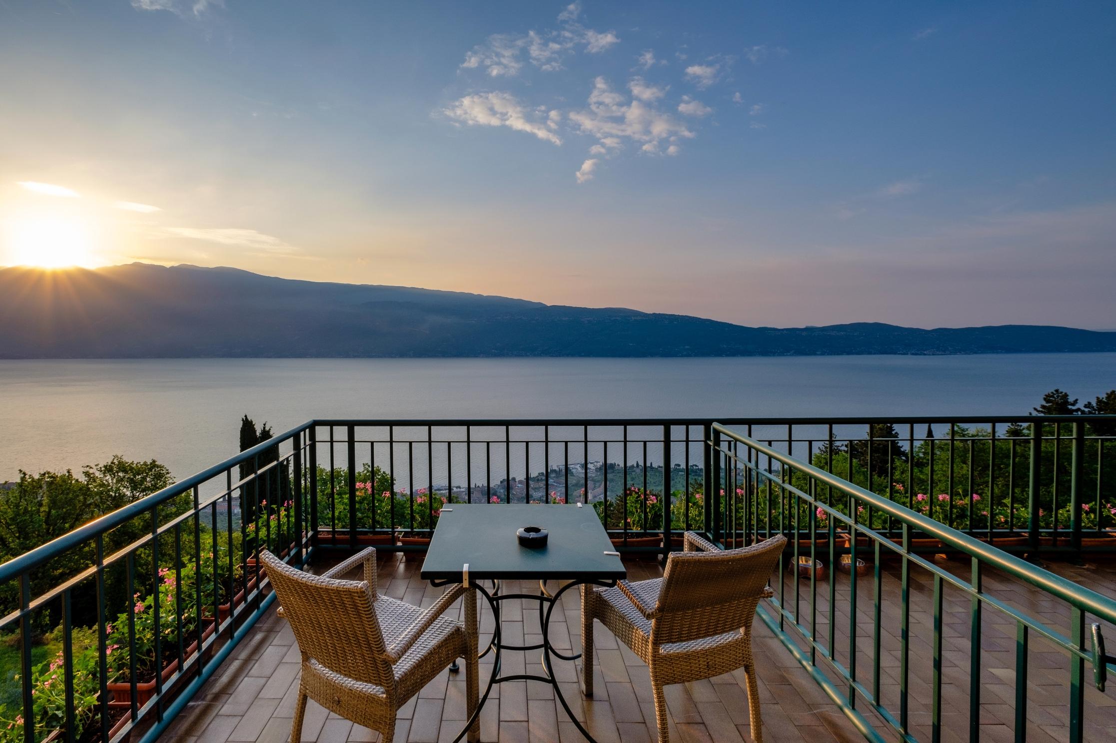 Villa Sostaga Boutique Hotel Gargnano Exterior photo