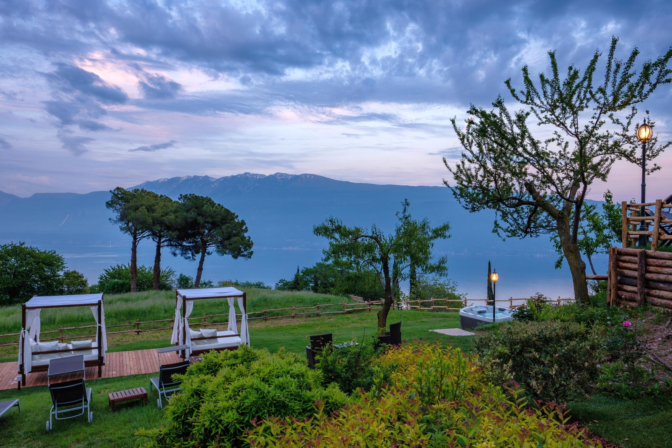 Villa Sostaga Boutique Hotel Gargnano Exterior photo